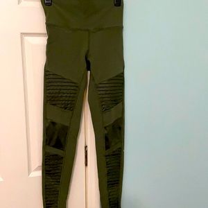 Alo Yoga Motto Leggings